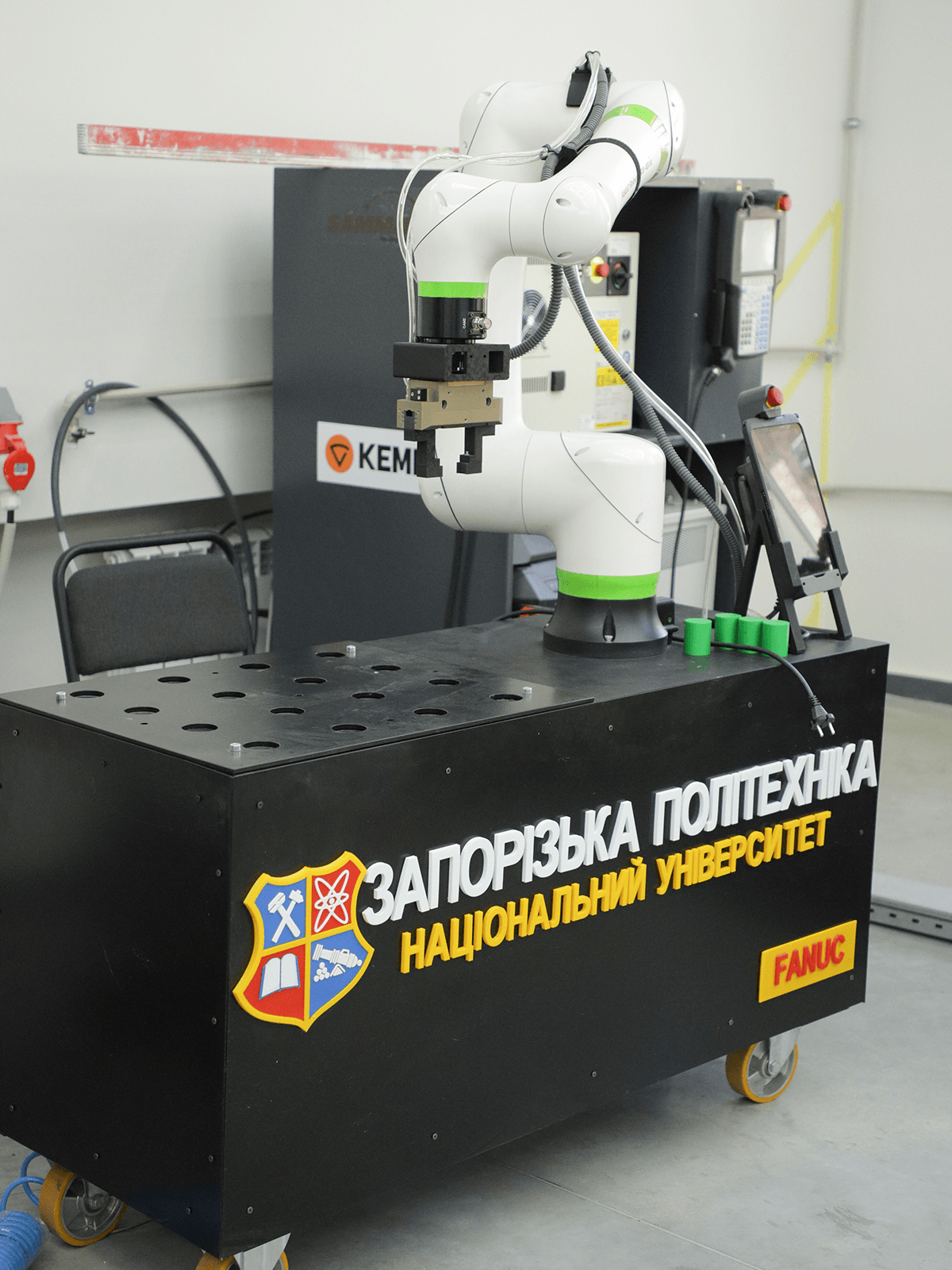 Коботи та системи захватів