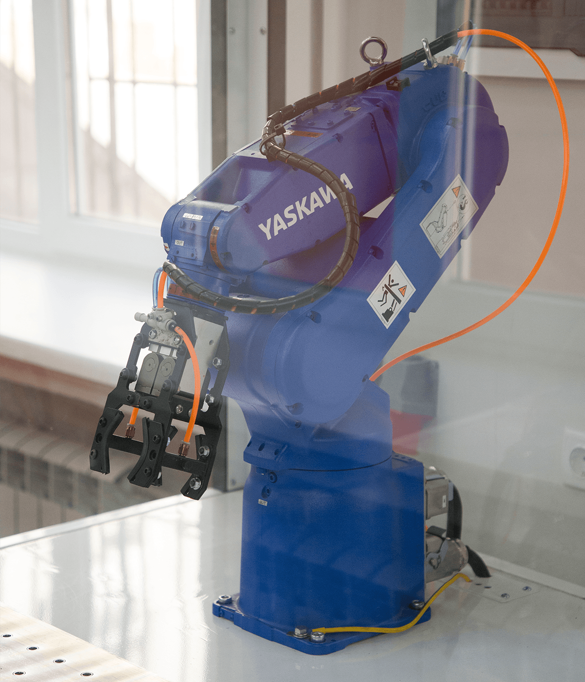 Промисловий робот малого класу