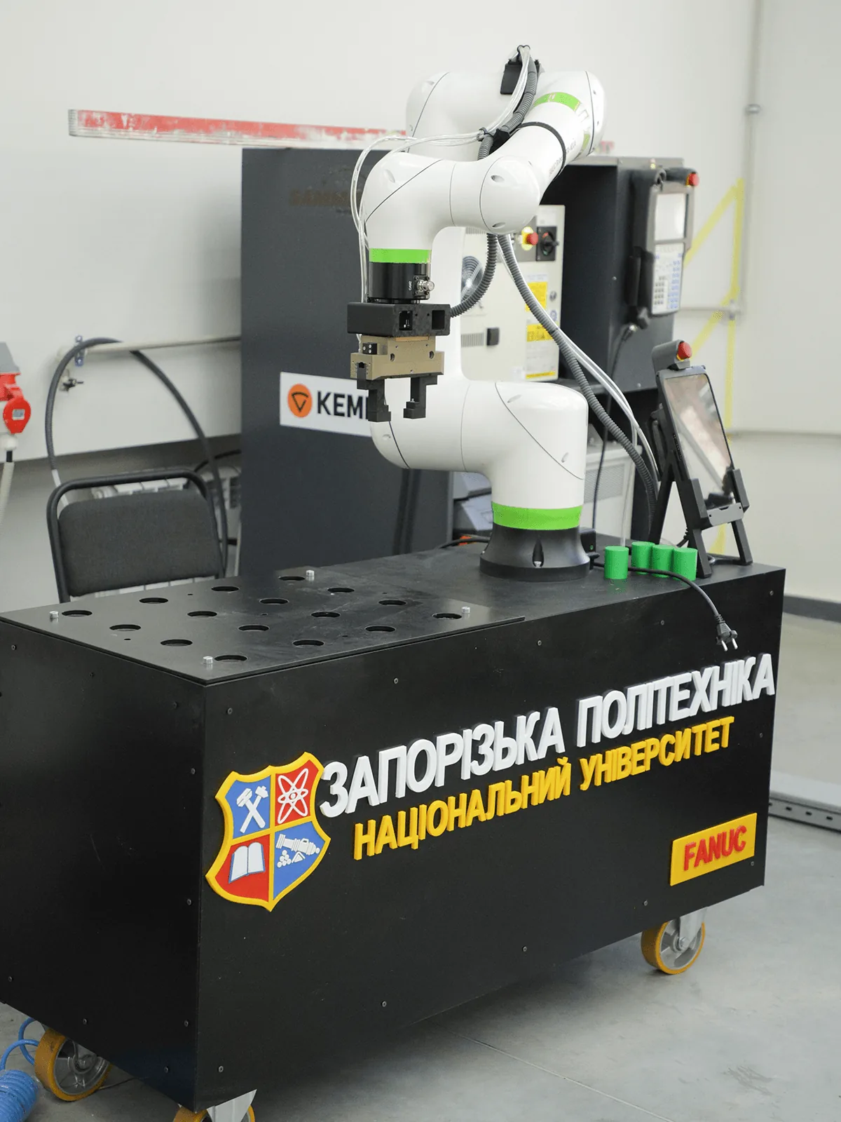 Коботи та системи захватів