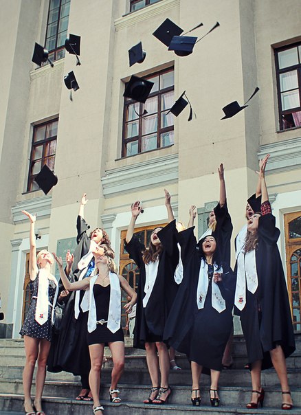 A solemn occasion for ZNTU students to wear their graduation robes