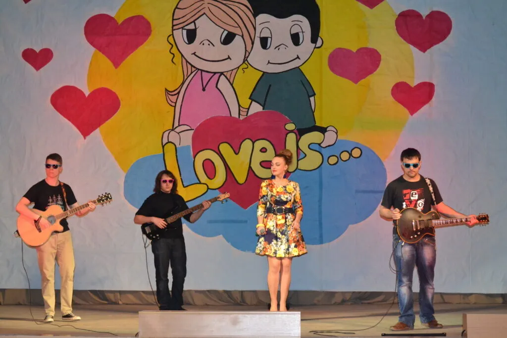 Студентська весна ЕГІ точно визначила «What is love?»!