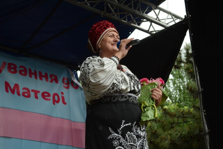 Флешмоб до дня матері