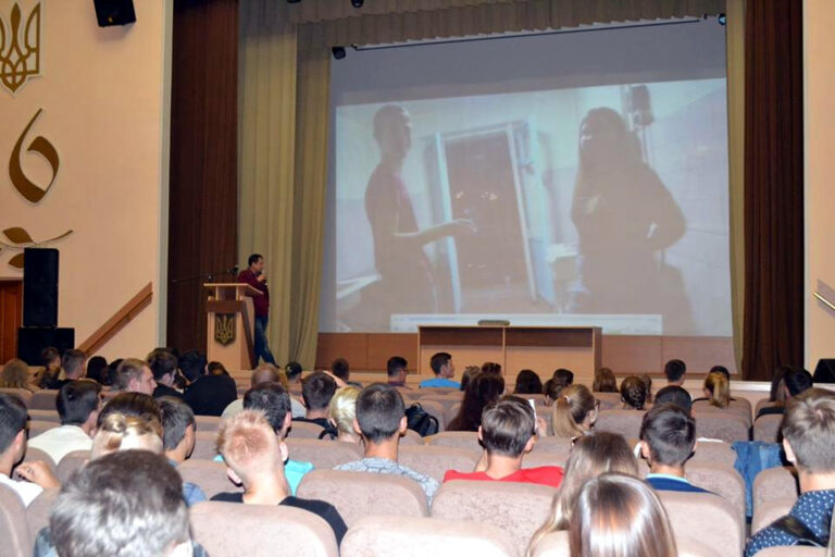 First-timers are now «on the topic»: myths and realities of life in a dormitory