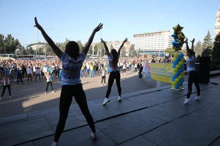 Ранкова руханка до Дня фізичної культури і спорту