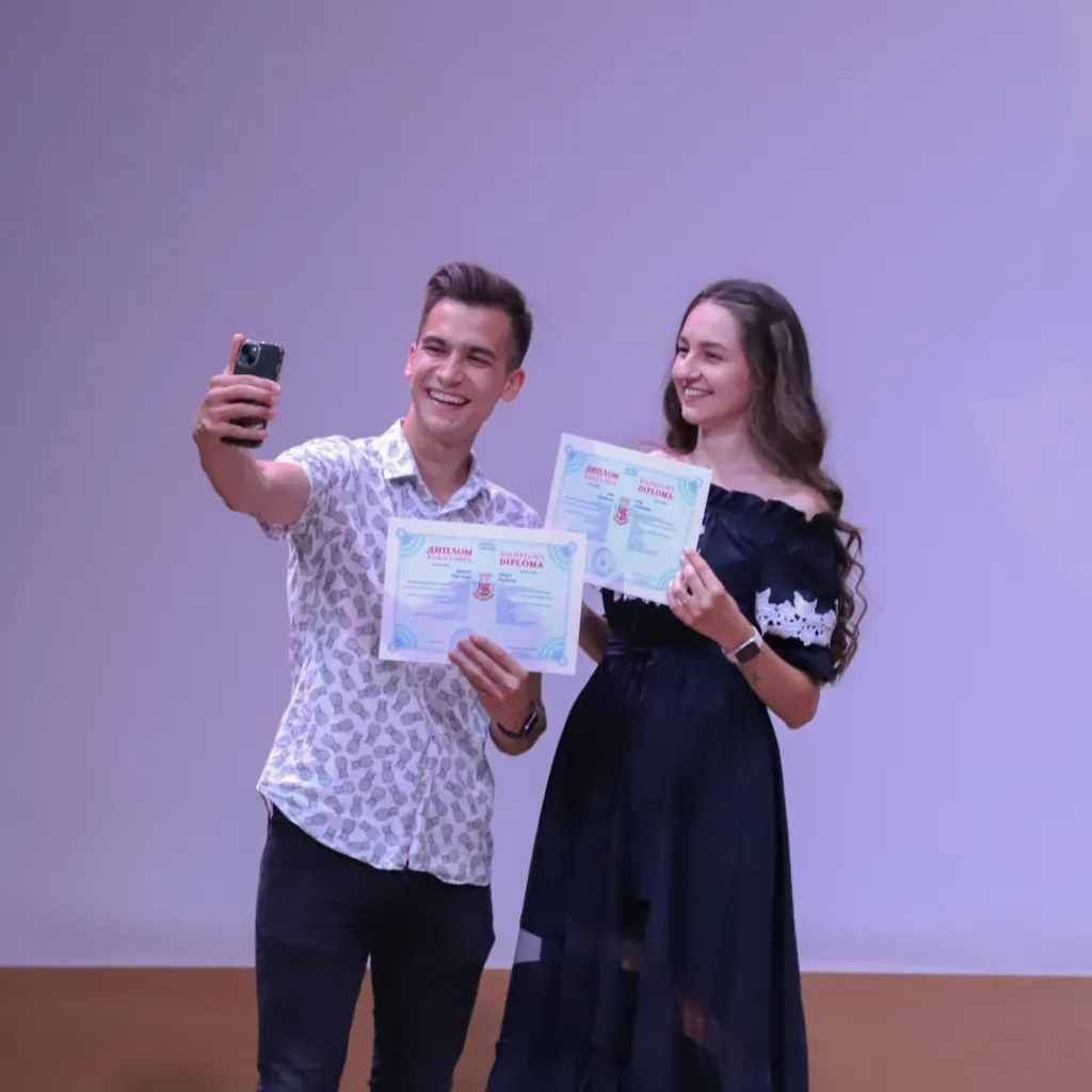 Zaporizhzhia Polytechnic University congratulated its bachelors on receiving their diplomas