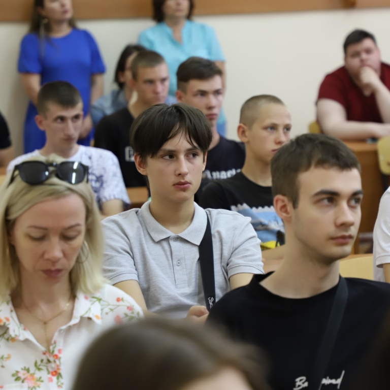 Meeting of students of the Tokmak Mechanical Vocational College
