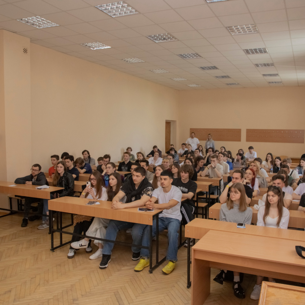 «Career Forum. Погляд професіоналів» — зустріч та діалог з професіоналами різних галузей