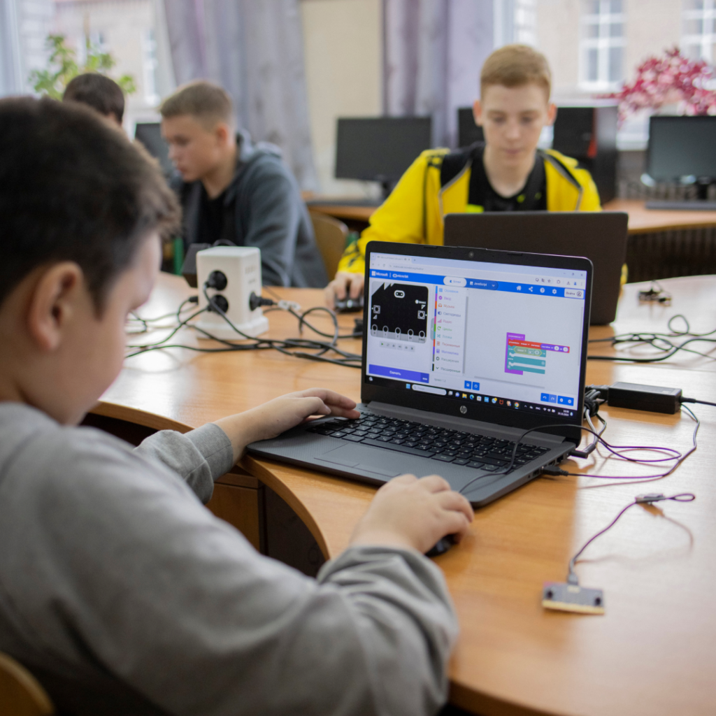 «Do it with Micro:bit»: Mechatronics. Programming Basics