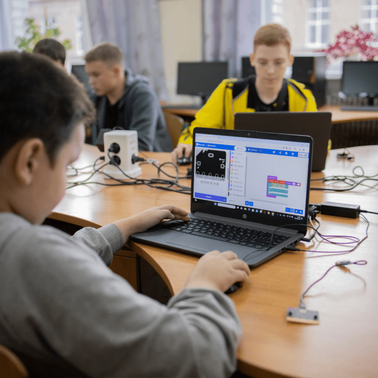 «Do it with Micro:bit»: Мехатроніка. Основи програмування