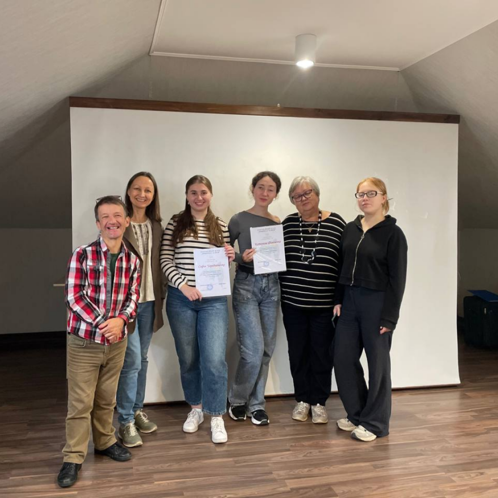 Training seminar on art therapy work with children «Art helps»