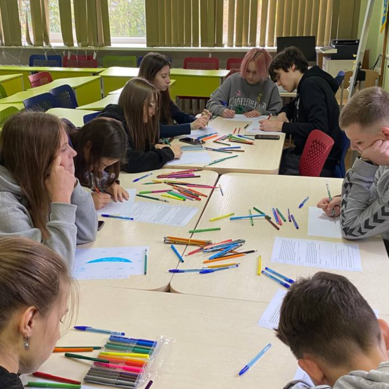 Арттерапевтична робота магістрантів кафедри психології з дітьми прифронтового міста в проєкті «Мистецтво допомагає» від БФ «Приятелі дітей»