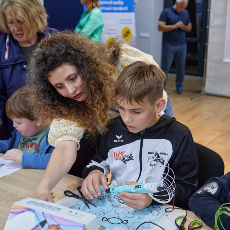 Молодь Запорізької політехніки перемогла на міських змагання з робототехніки «Великі перегони»