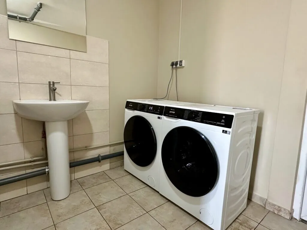 To improve their living conditions, students can use the laundry room located on the second floor without leaving the dormitory; it is open 24 hours a day, seven days a week.