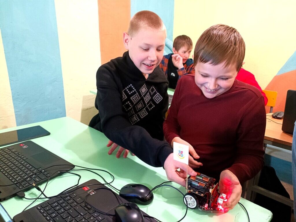«Do it with Micro:bit»: практичні аспекти автоматизації та мехатроніки