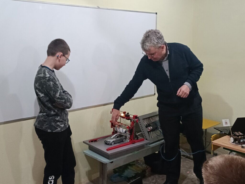 «Do it with Micro:bit»: практичні аспекти автоматизації та мехатроніки
