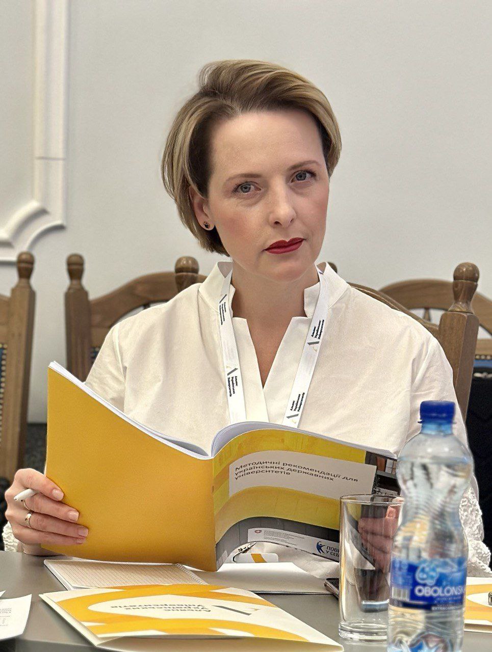 Олена ХАДЖИНОВА