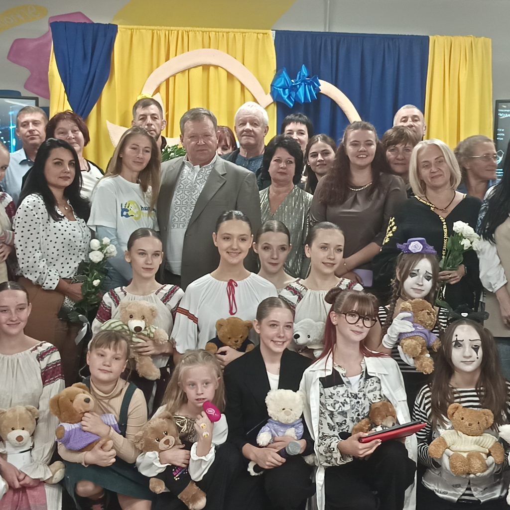Комунарський районний центр молоді та школярів відзначив свій 35–річний ювілей